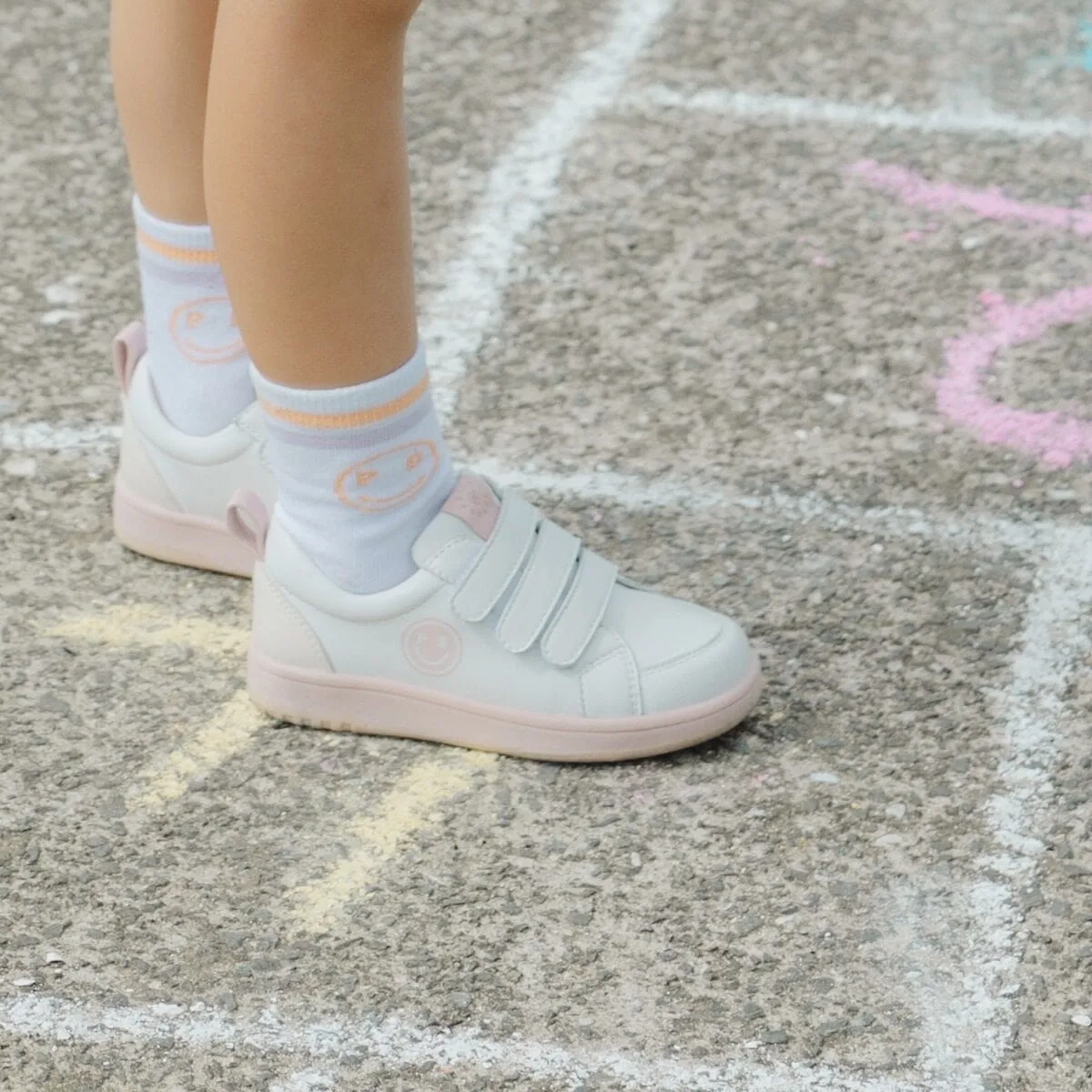 Happy Trainer in White/Blush