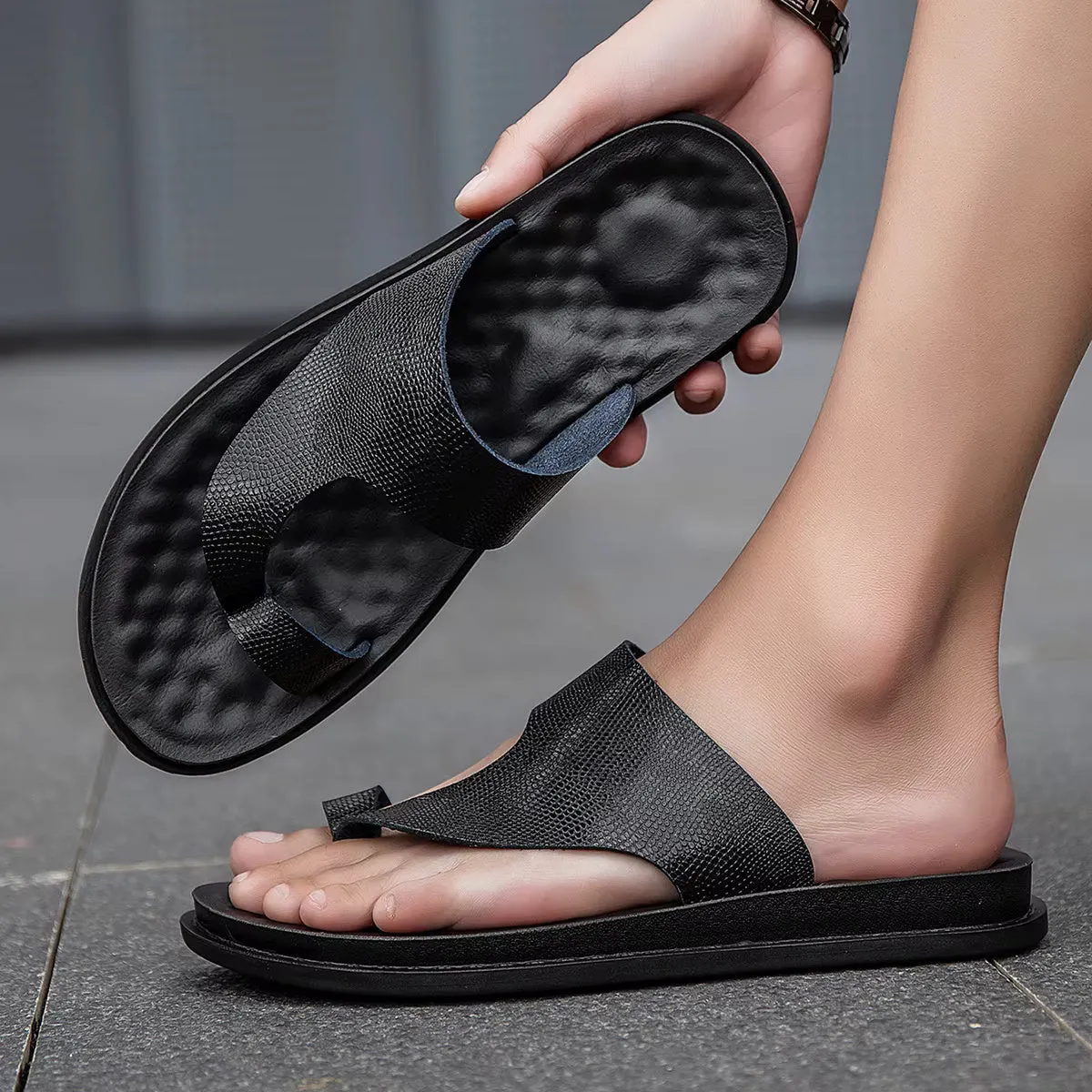 Men Leather Summer Slippers New Fashion Flip-Flops Sandals Breathable Non-slip Casual Flat Slippers