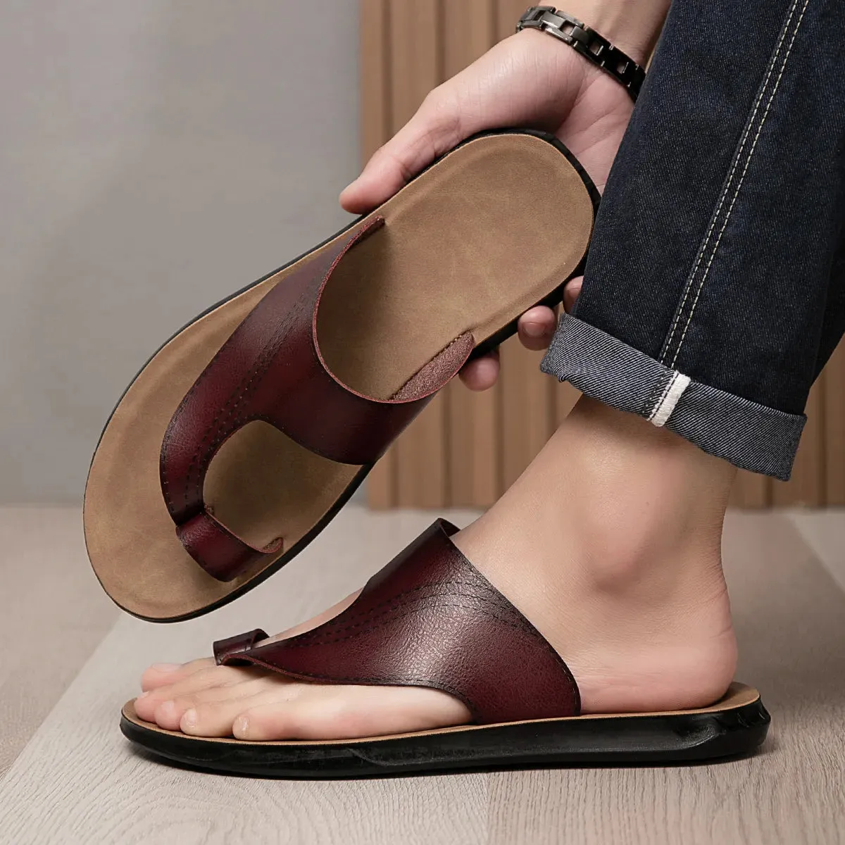 Men Leather Summer Slippers New Fashion Flip-Flops Sandals Breathable Non-slip Casual Flat Slippers