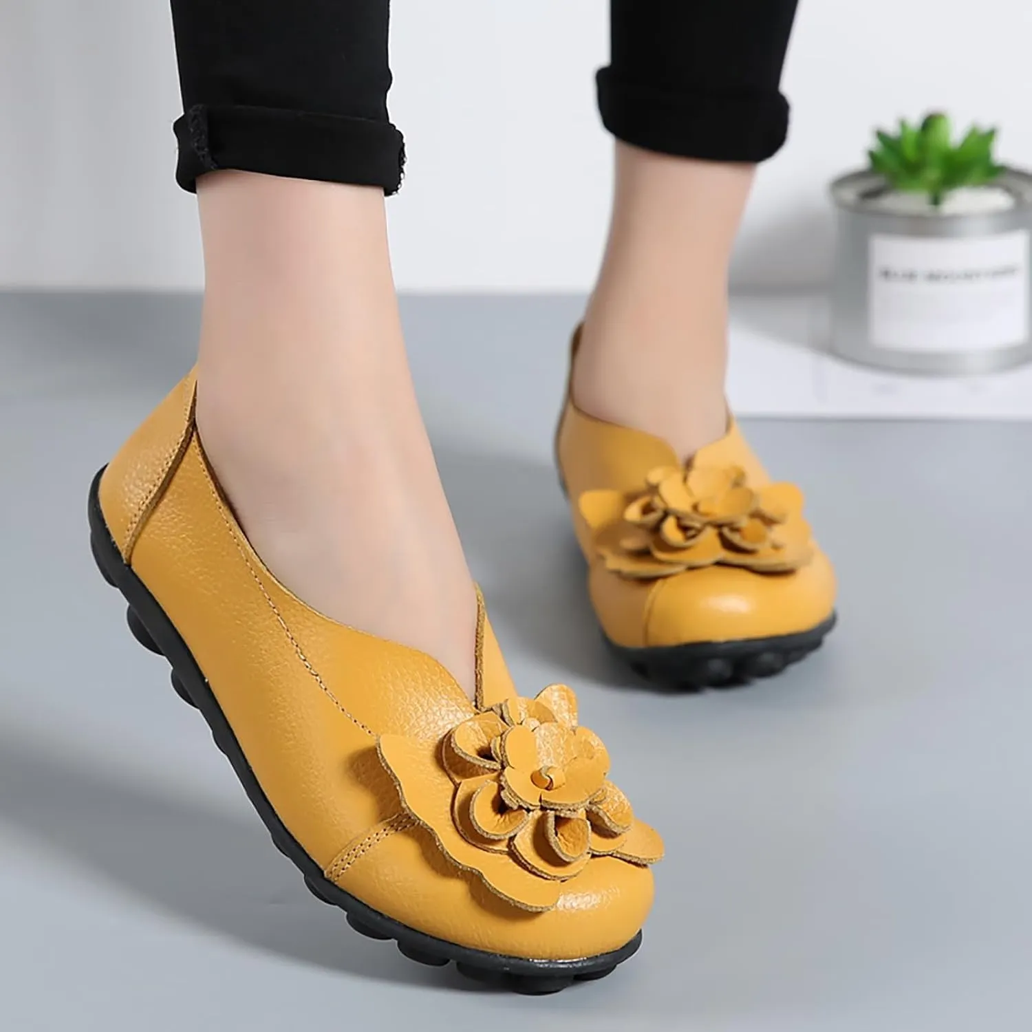 Slip On Loafers for Women Comfortable Walking Work Flats Shoes Soft Cushion Leather Loafers Cute Bow Flower Flat Driving Shoes Indoor Outdoor for Summer