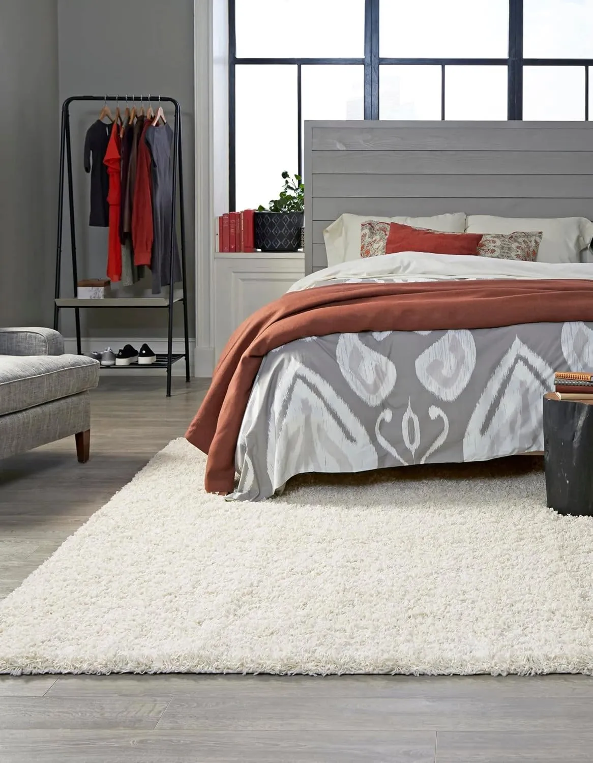 Unique Loom Solid Shag Collection Area Rug (7' 10" Square, Pure Ivory)