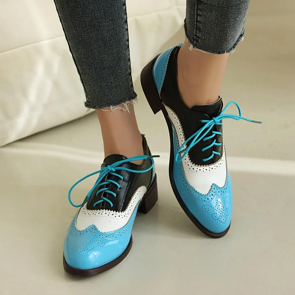 Women's Flat Saddle Oxford Shoes Two Toned Round Toe Wingtip Lace Up Perforated Low Heel School Oxfords Brogues